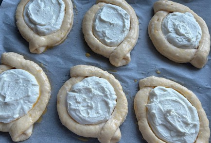 Фото шага рецепта Ватрушки со штрейзелем 175145 шаг 18  