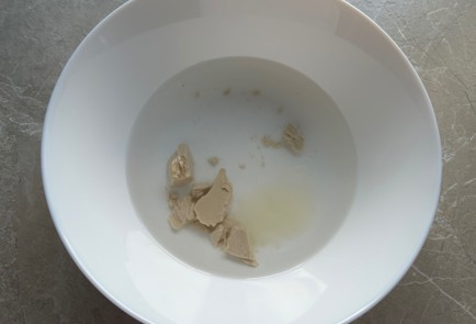 Фото шага рецепта Ватрушки со штрейзелем 175145 шаг 2  