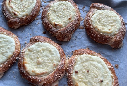 Фото шага рецепта Ватрушки со штрейзелем 175145 шаг 20  