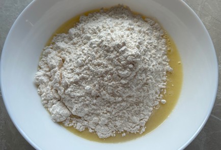 Фото шага рецепта Ватрушки со штрейзелем 175145 шаг 5  