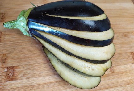 Фото шага рецепта Веер из баклажана с фаршем 189169 шаг 1  