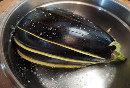 Фото шага рецепта Веер из баклажана с фаршем 189169 шаг 2  