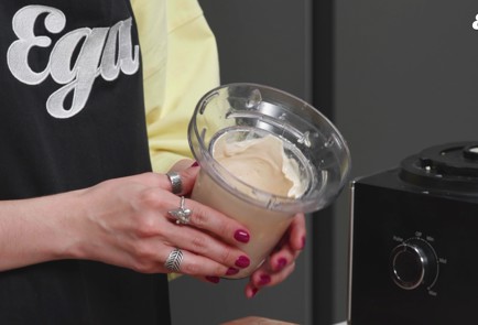 Фото шага рецепта Веганские вафли из зеленой гречки с мисокремом и салатом 186437 шаг 6  