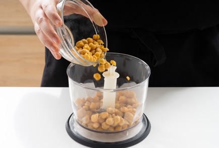 Фото шага рецепта Вегетарианские котлеты из киноа 140772 шаг 3  