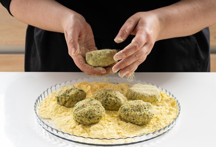 Фото шага рецепта Вегетарианские котлеты из киноа 140772 шаг 9  