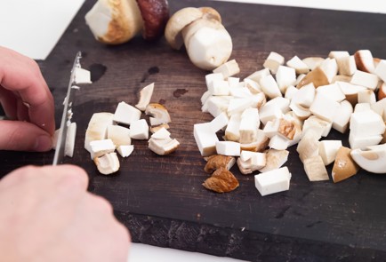 Фото шага рецепта Венгерский суп из лесных грибов 80651 шаг 1