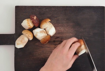 Фото шага рецепта Венгерский суп из лесных грибов 80651 шаг 2