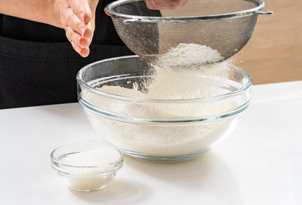 Фото шага рецепта Венские вафли 190675 шаг 2  