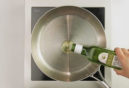 Фото шага рецепта Венский шницель на растительном масле 57702 шаг 4  