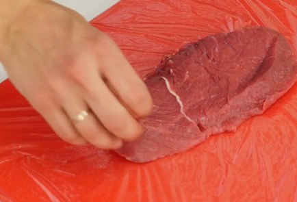 Фото шага рецепта Венский шницель 93442 шаг 2  