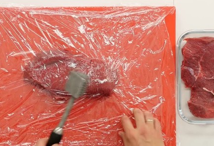 Фото шага рецепта Венский шницель 93442 шаг 3  