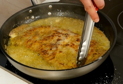 Фото шага рецепта Венский шницель 93442 шаг 9  