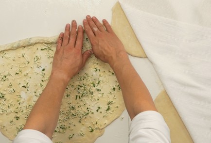 Фото шага рецепта Пирог вертута с брынзой 137123 шаг 7  