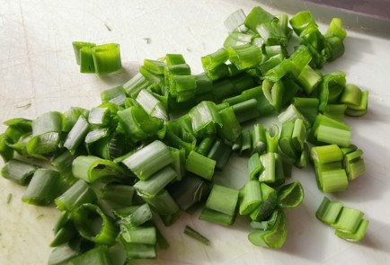 Фото шага рецепта Весенний салат 191569 шаг 4  