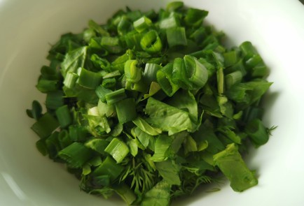 Фото шага рецепта Весенний салат 191569 шаг 5  