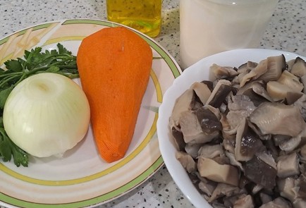 Фото шага рецепта Вешенки на сковороде 190647 шаг 1  