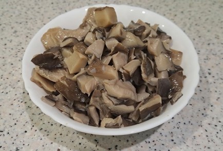 Фото шага рецепта Вешенки на сковороде 190647 шаг 2  