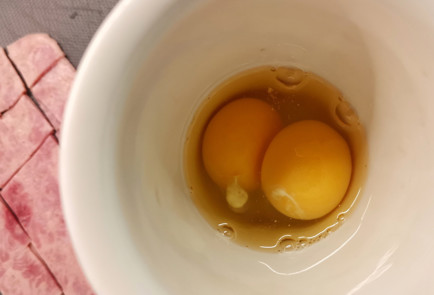 Фото шага рецепта Ветчина с помидорами и сыром чеддер 151980 шаг 4  