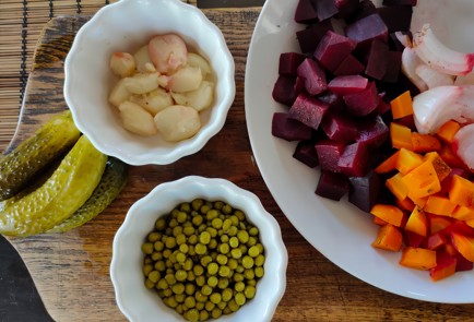 Фото шага рецепта Винегрет из печеных овощей с горчичной заправкой 174253 шаг 10  