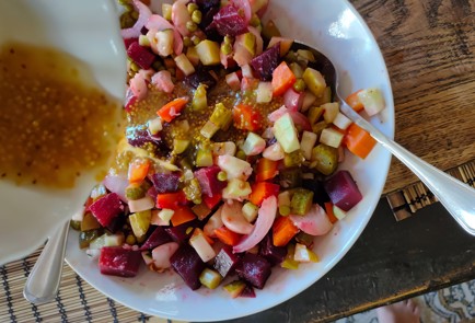 Фото шага рецепта Винегрет из печеных овощей с горчичной заправкой 174253 шаг 16  