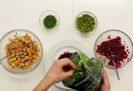 Фото шага рецепта Винегрет с анчоусами и руколой 114463 шаг 5