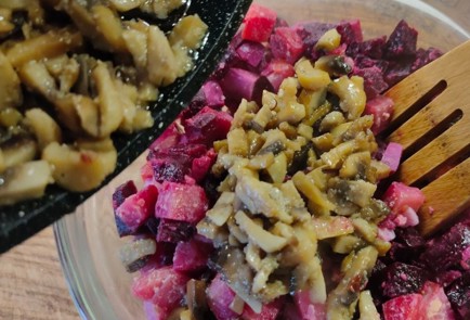 Фото шага рецепта Винегрет с грибами 191502 шаг 16  