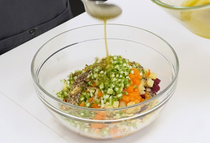 Фото шага рецепта Винегрет с иваси 126197 шаг 2  