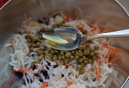 Фото шага рецепта Винегрет с квашеной капустой 187653 шаг 9  