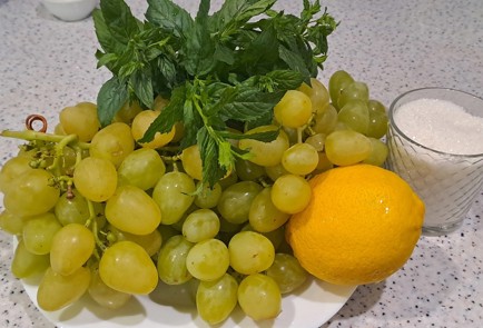 Фото шага рецепта Виноградный компот Мохито на зиму без стерилизации 187099 шаг 1