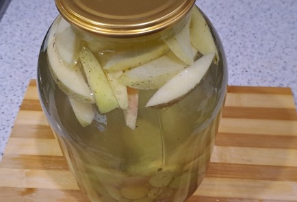 Фото шага рецепта Виноградный компот на зиму с яблоком и корицей без стерилизации 187101 шаг 10  