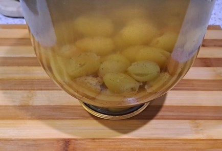 Фото шага рецепта Виноградный компот на зиму с яблоком и корицей без стерилизации 187101 шаг 12  