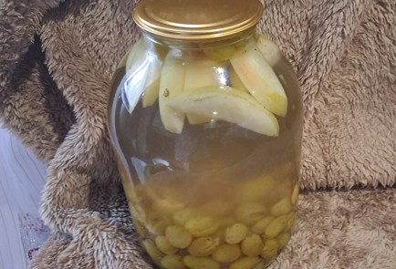 Фото шага рецепта Виноградный компот на зиму с яблоком и корицей без стерилизации 187101 шаг 13  