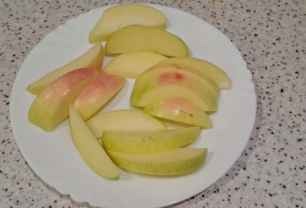 Фото шага рецепта Виноградный компот на зиму с яблоком и корицей без стерилизации 187101 шаг 6  