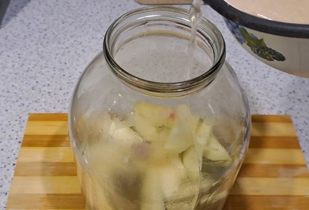 Фото шага рецепта Виноградный компот на зиму с яблоком и корицей без стерилизации 187101 шаг 9  