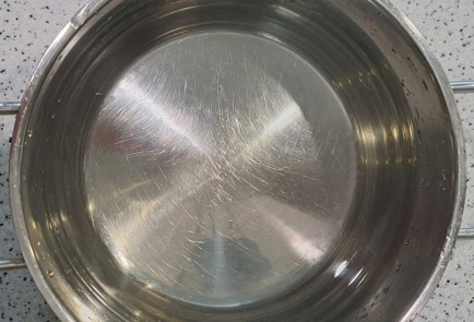 Фото шага рецепта Виноградный компот на зиму со сливами и гвоздикой 187100 шаг 7