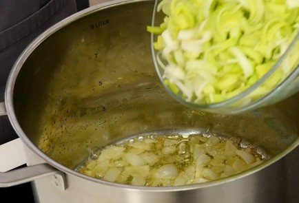 Фото шага рецепта Кремсуп из порея вишисуаз 125383 шаг 4  