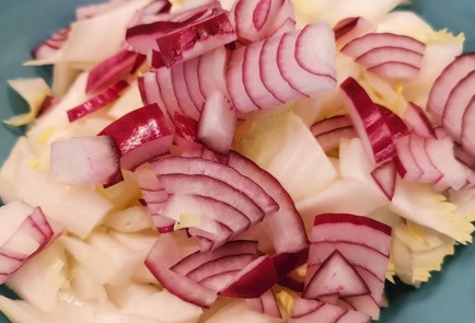 Фото шага рецепта Витаминный овощной салат с щавелем 152297 шаг 2  