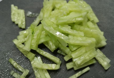 Фото шага рецепта Витаминный салат из капусты 191395 шаг 2  