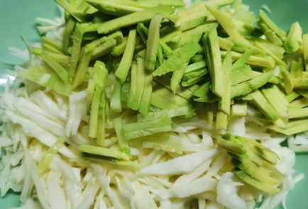 Фото шага рецепта Витаминный салат из капусты 191395 шаг 6  