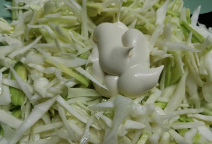 Фото шага рецепта Витаминный салат из капусты 191395 шаг 9  