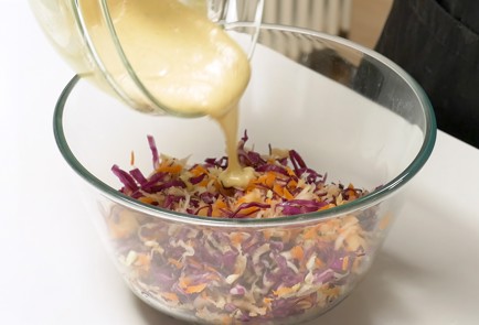 Фото шага рецепта Витаминный салат с ананасом 139184 шаг 3  