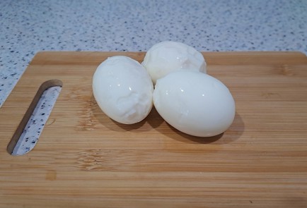 Фото шага рецепта Витаминный салат с редисом и сметаной 189367 шаг 4