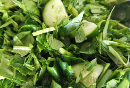 Фото шага рецепта Витаминный салат со сметаной 173577 шаг 3  