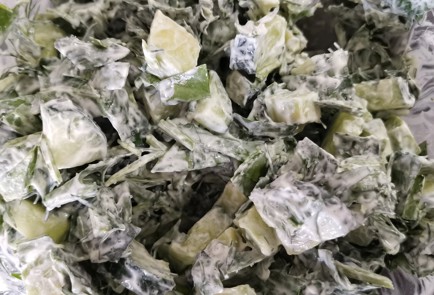 Фото шага рецепта Витаминный салат со сметаной 173577 шаг 6  