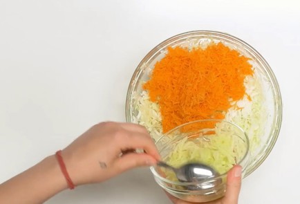 Фото шага рецепта Витаминный салат 139556 шаг 8  