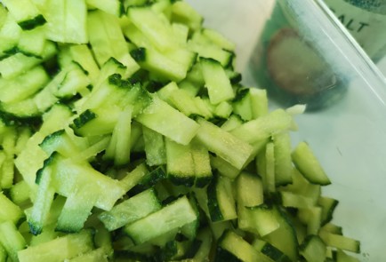 Фото шага рецепта Витаминный салат 189861 шаг 6  