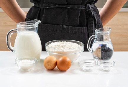 Фото шага рецепта Вкусные блины на кефире 175566 шаг 1  