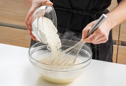 Фото шага рецепта Вкусные блины на кефире 175566 шаг 4  