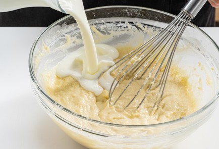 Фото шага рецепта Вкусные блины на кефире 175566 шаг 5  