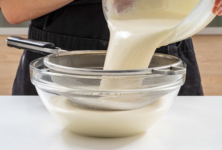 Фото шага рецепта Вкусные блины на кефире 175566 шаг 7  